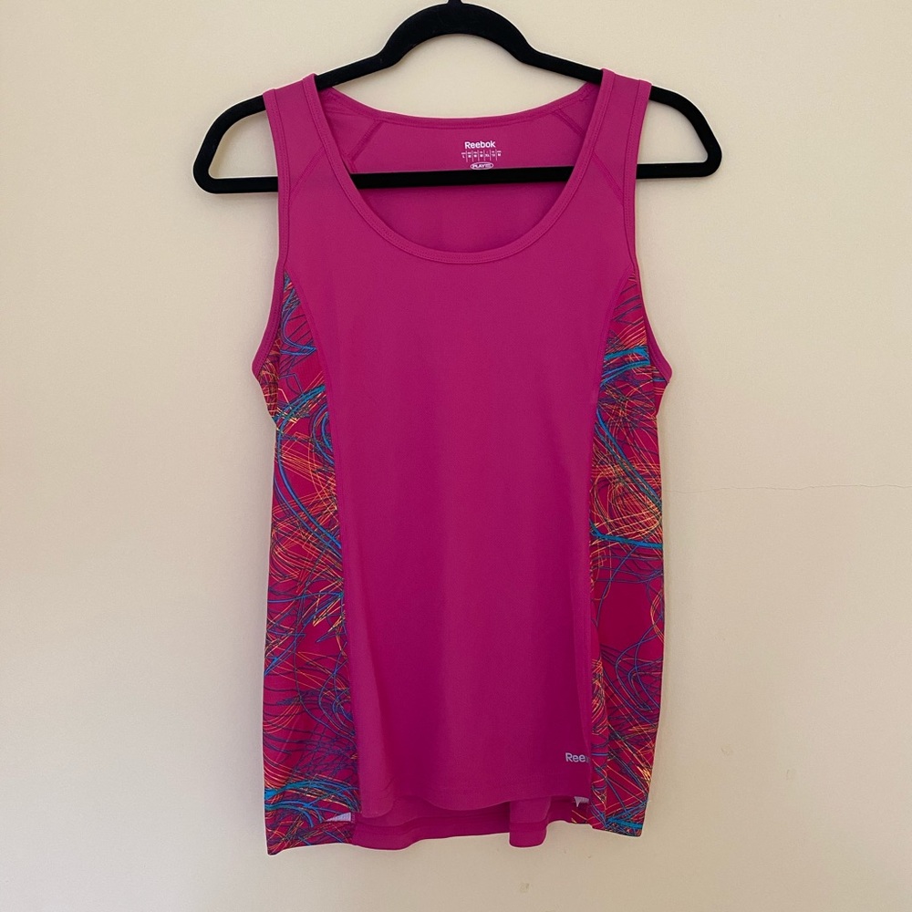 ⭕️SALE⭕️Reebok size medium pink shirt 👚